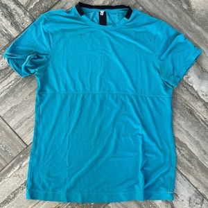 Men’s Lululemon crew neck sweat-wicking exercise shirt